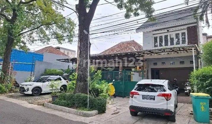 tampak depan rumah di sayap dago belakang