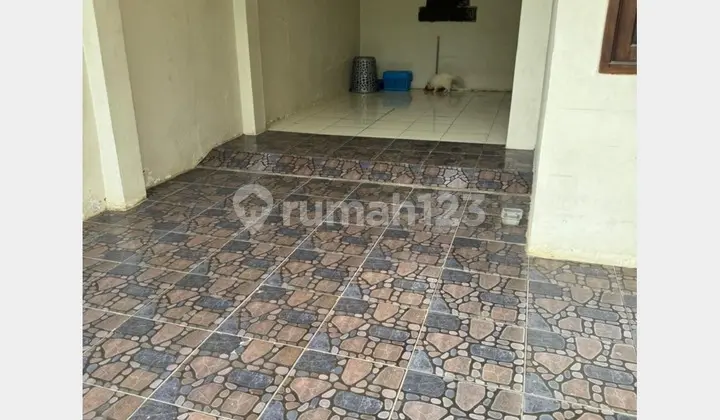 garasi/carport rumah 2 lantai semi furnish
