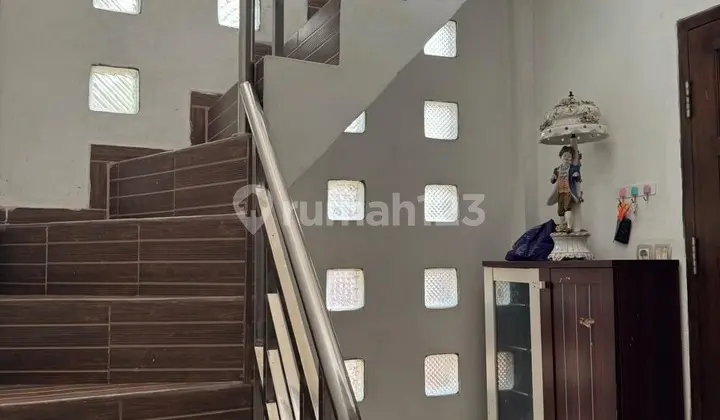 foto lainnya rumah 2 lantai semi furnish