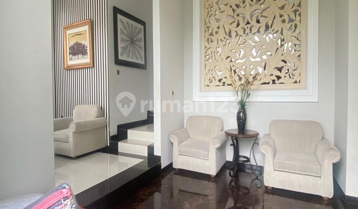 foto lainnya rumah 3 lantai dengan view