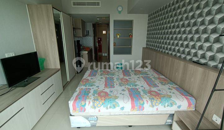 kamar tidur di sewa apartemen u residence