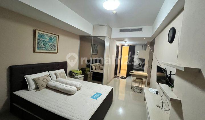 kamar tidur di sewa apartemen u residence