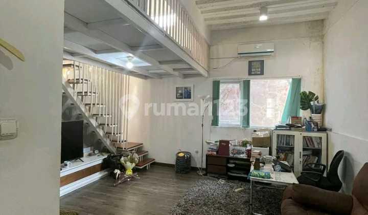 tampak depan dijual rumah 2,5 lantai full