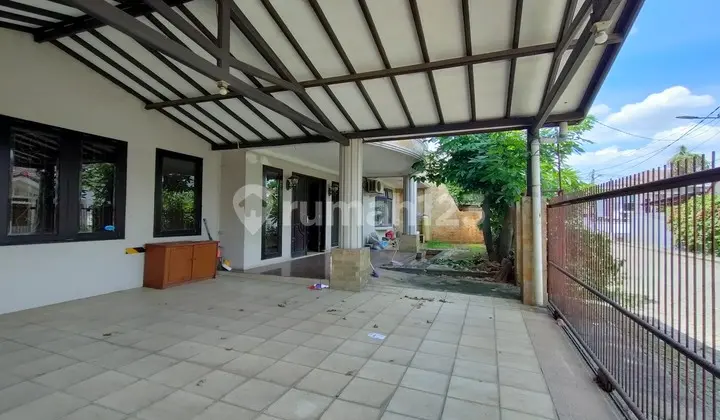 tampak depan rumah 2 lantai fasad modern