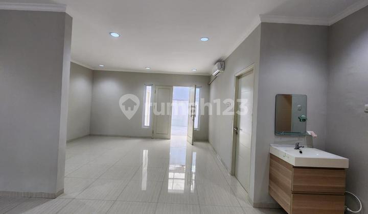 ruang tamu jual rumah di taman himalaya