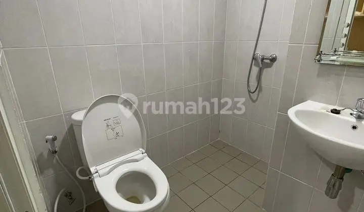 kamar mandi apartemen menara one dekat kampus