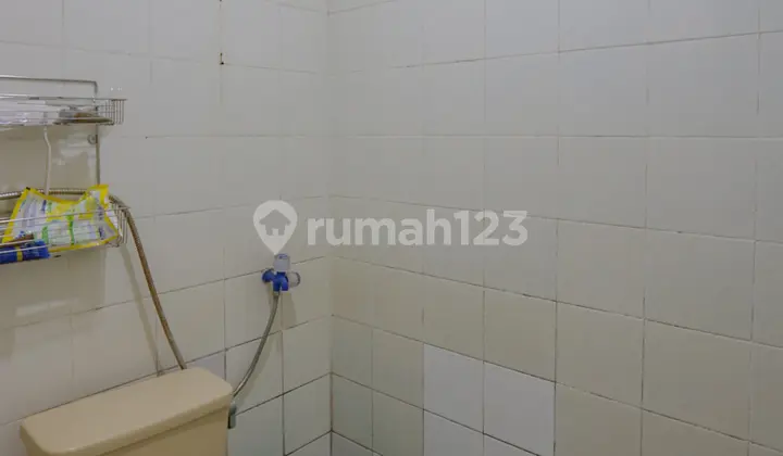 kamar mandi rumah di griya tugu asri