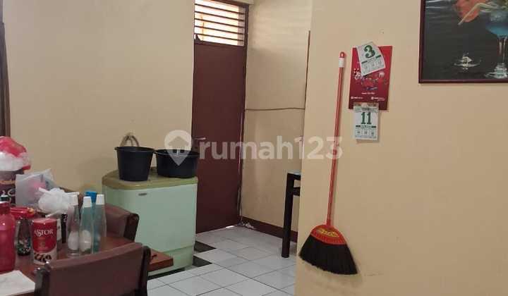 ruang makan rumah di villa pertiwi cilodong