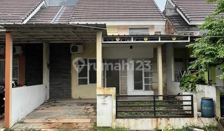 tampak depan dijual rumah bagus di cluster
