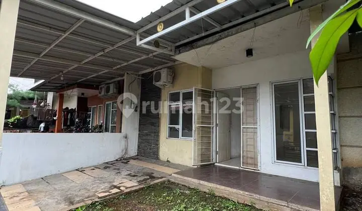 garasi/carport dijual rumah bagus di cluster