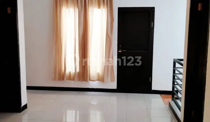 ruang tamu rumah graha sampurna indah lokasi