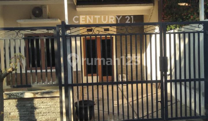 tampak depan dijual cepat rumah di grand