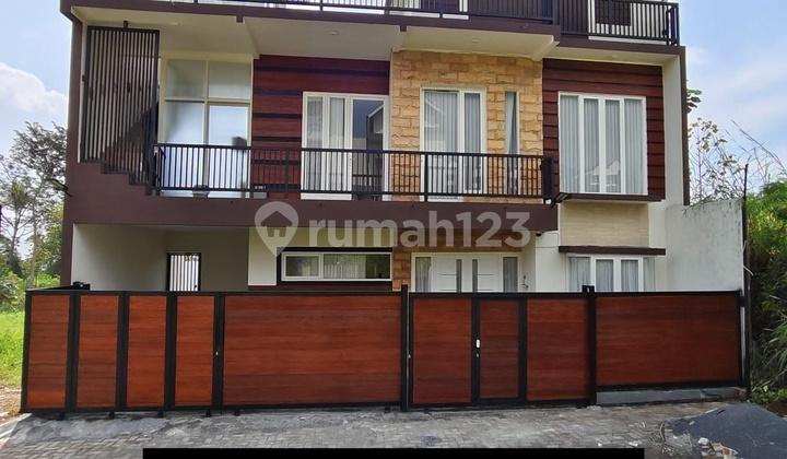 tampak depan for sale villa 3 lantai