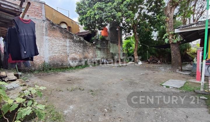 tampak depan tanah di kawasan perumahan perumnas