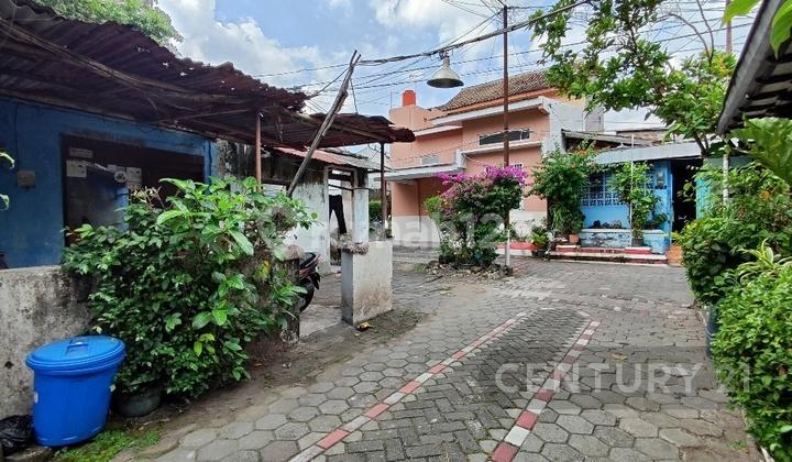 tampak depan tanah di kawasan perumahan perumnas