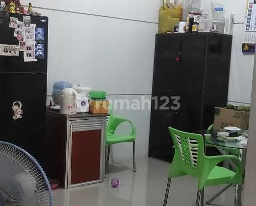 ruang makan dijual rumah 2 lantai minimalis