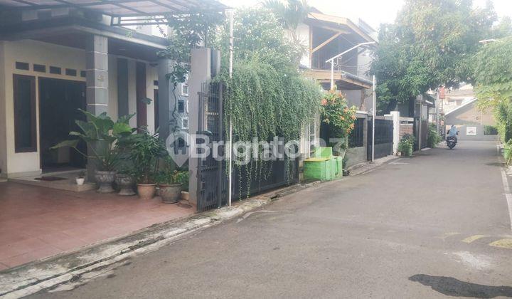 tampak depan rumah di komplek koperasi bintara