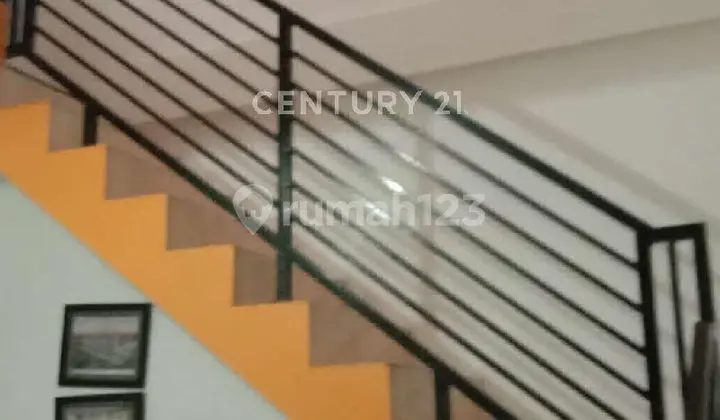 foto lainnya rumah besar 2 lantai di