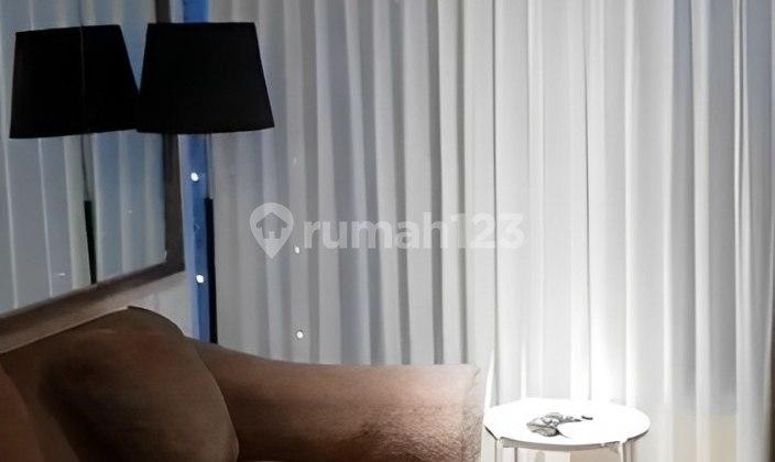 ruang keluarga apartemen grand kamala lagoon 2