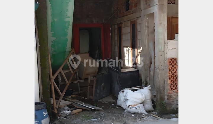 garasi/carport rumah butuh renovasi total di