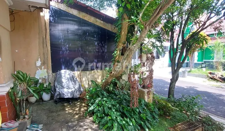 teras rumah di taman venesia sentul