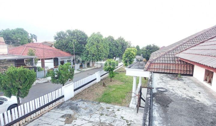 tampak depan rumah di bogor luas asri