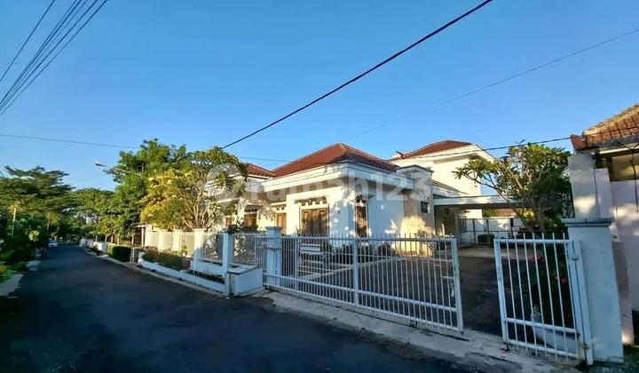 tampak depan dijual murah rumah luas di