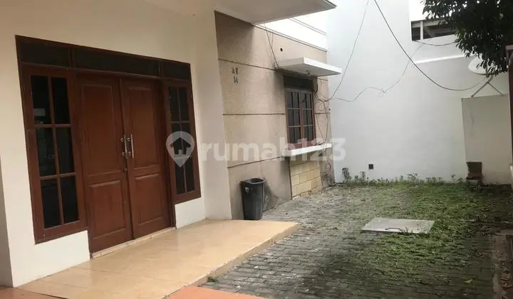 tampak depan dijual rumah 2 lantai lokasi