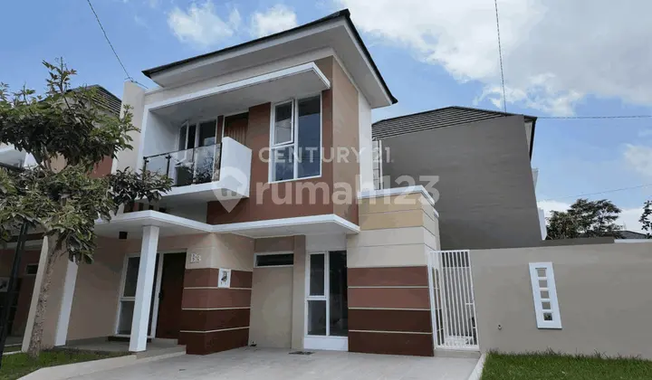 tampak depan rumah hoek 2 lt di