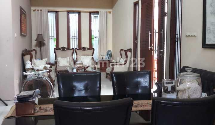 ruang makan rumah bagus di perumahan bumi