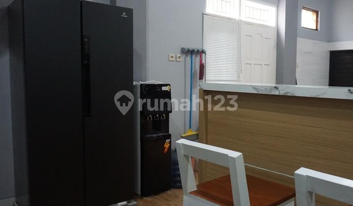 ruang makan rumah bagus furnished di perum