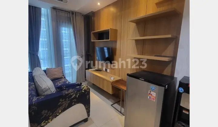 ruang keluarga apartemen capitol park residence, salemba