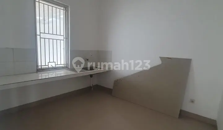 foto lainnya diual rumah 2 lantai di