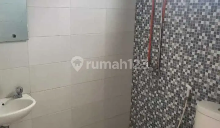 kamar mandi rumah murah nempel green lake