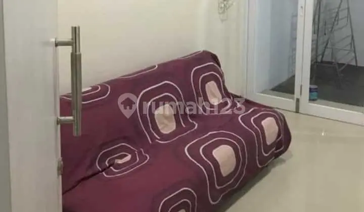 ruang tamu rumah murah nempel green lake