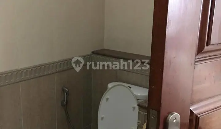 kamar tidur rumah siap huni di babatan