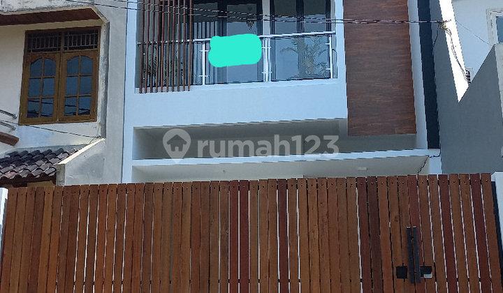 tampak depan rumah baru renovasi 2 lt