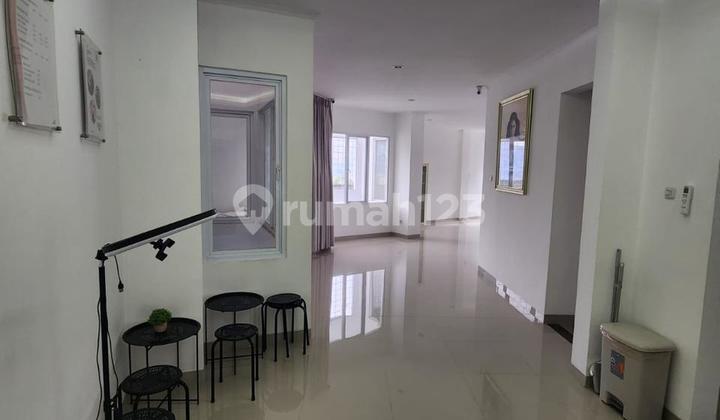 ruang tamu dijual disewa ruko paramount serpong
