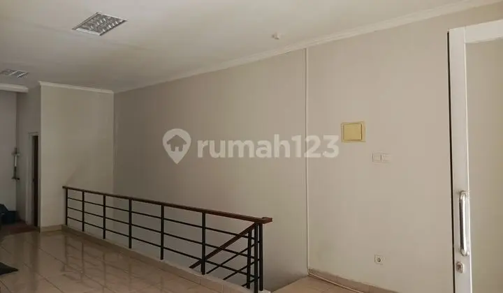 ruang keluarga dijual ruko paramount serpong 3