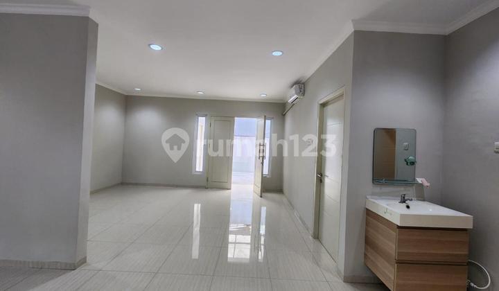 ruang keluarga dijual rumah 2 lt 160m2