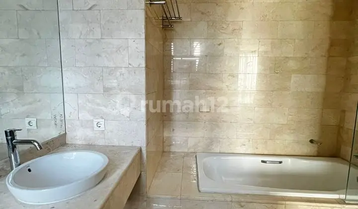 kamar mandi the grove suite 2 bed