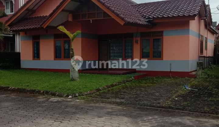 tampak depan rumah puncak villa galaxy resort