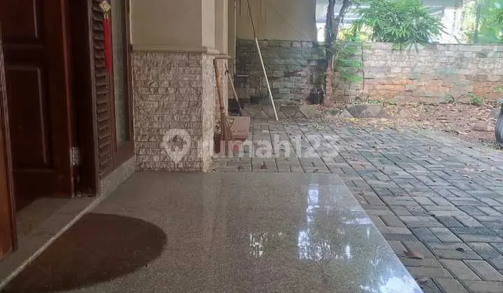 tampak depan rumah mewah 2lt asri siap