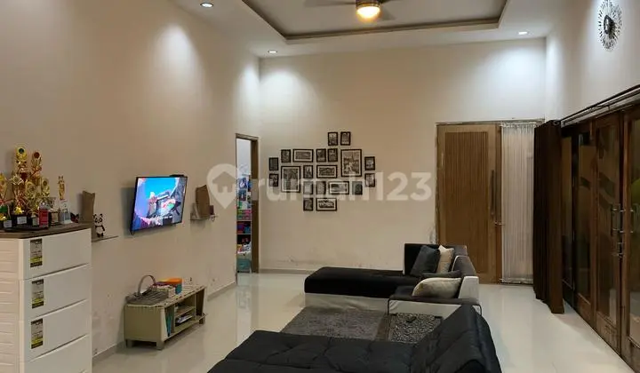 ruang tamu rumah nyaman di greenkori -