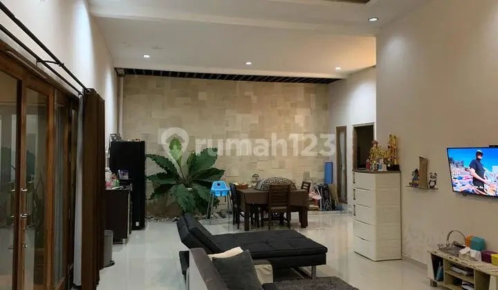ruang makan rumah nyaman di greenkori -