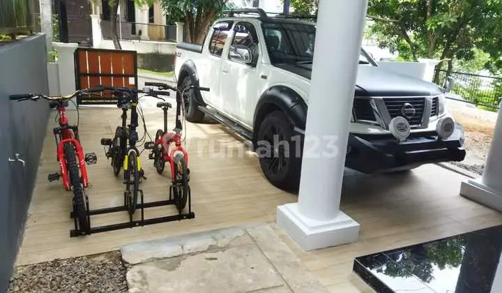 garasi/carport di jual rumah 2 lantai