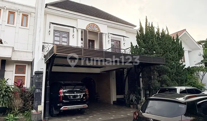 tampak depan dijual rumah mewah - townhouse