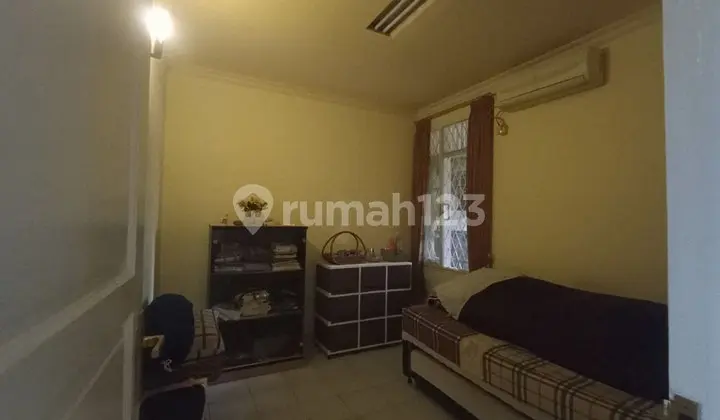 kamar tidur dijual rumah second di puri