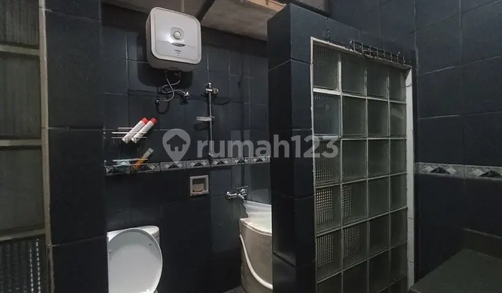 kamar mandi dijual rumah second di puri