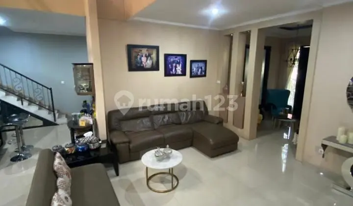 ruang keluarga rumah mewah mitra dago parahyangan